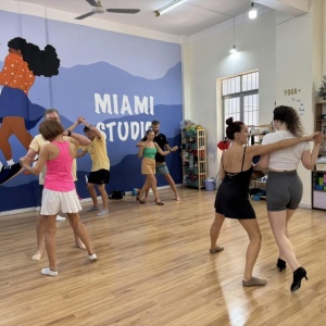 바차타 커플 - 초급 그룹