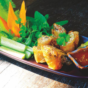 깊게 튀긴 봄 굴지류