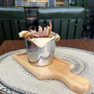 향신료가 발린 돼지 귀