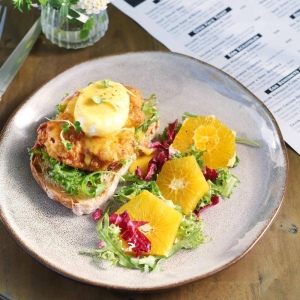 치킨 베네딕트를 튀긴 것