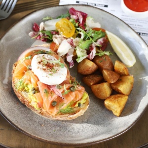 연어 아보카도 토스트