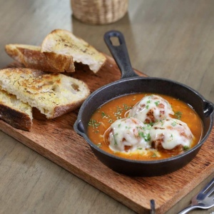 훈제 고기볼 마리나라