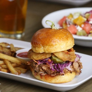 BBQ Pulled Pork Burger