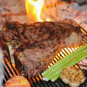 T-본 스테이크 ~1+ kg